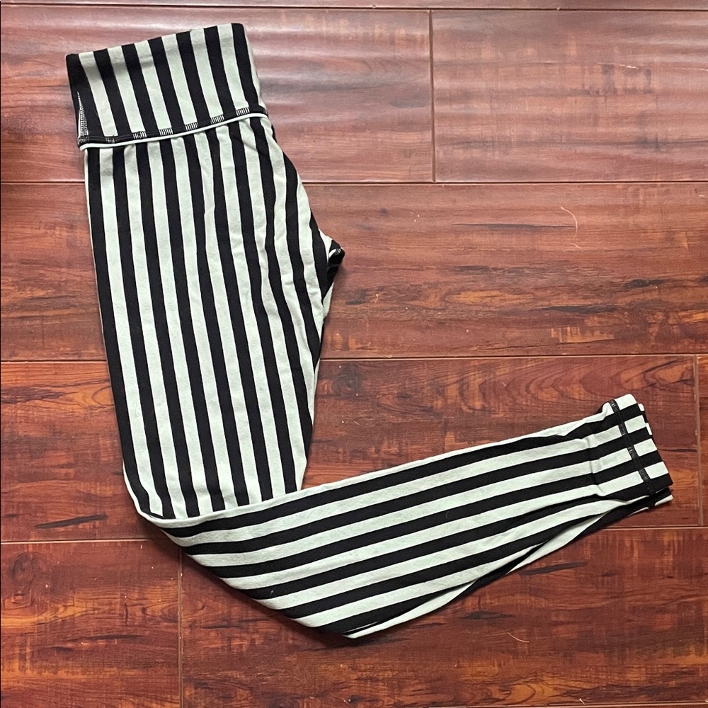 Vintage Lululemon mint green and black striped full length leggings, size 6